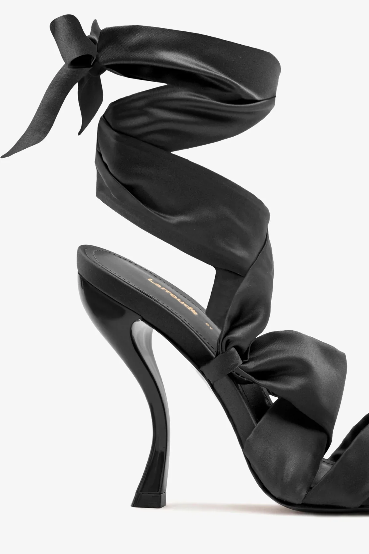 Larroudé x Nicolò B.: Sandália Dani Cetim Preto - Image 4