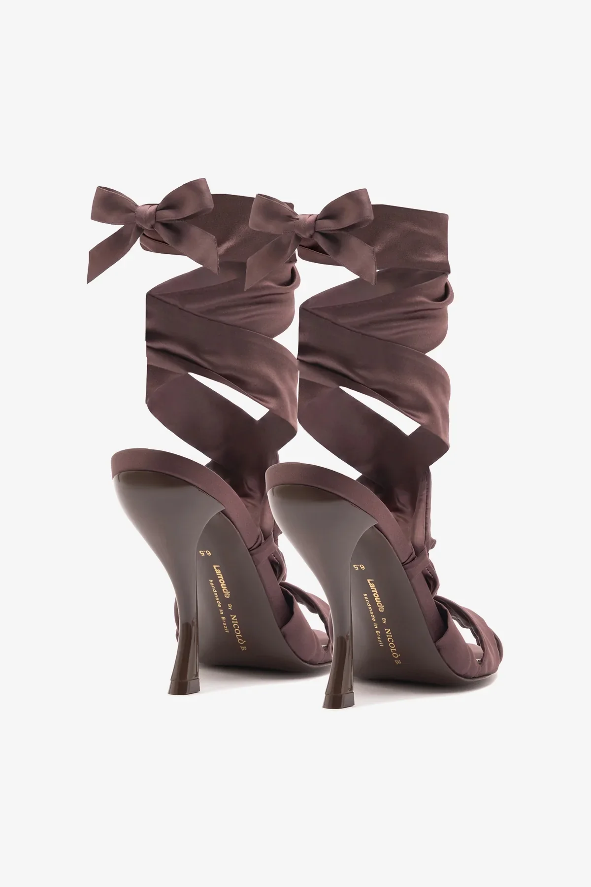 Larroudé x Nicolò B.: Sandália Dani Cetim Marrom - Image 7