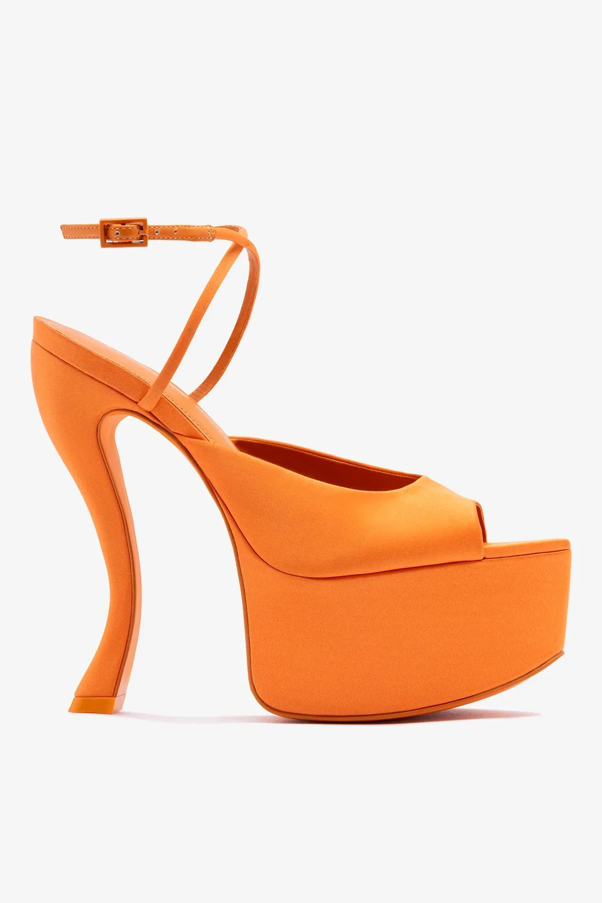 Larroudé x Nicolò B.: Sandália Lola Cetim Laranja
