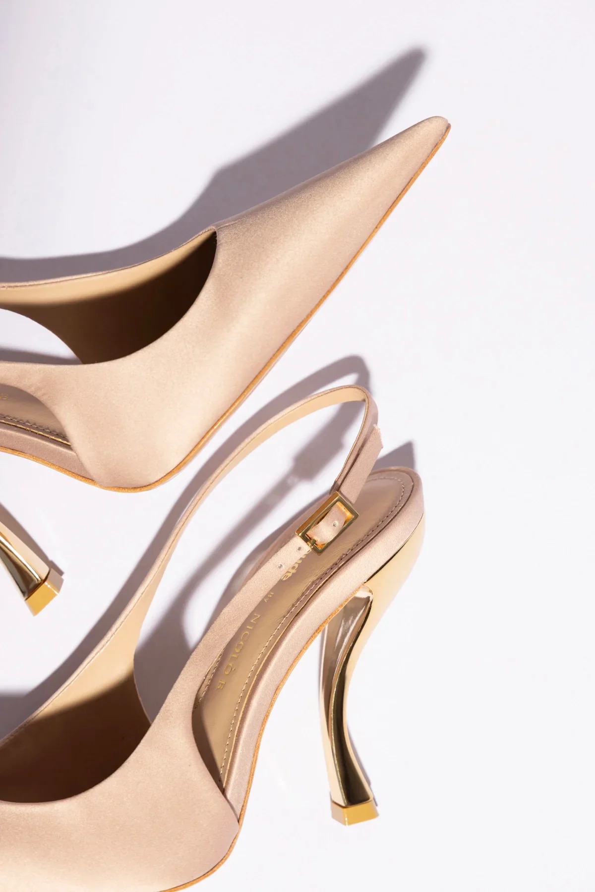 Larroudé x Nicolò B.: Slingback Grace Cetim Bege - Image 6