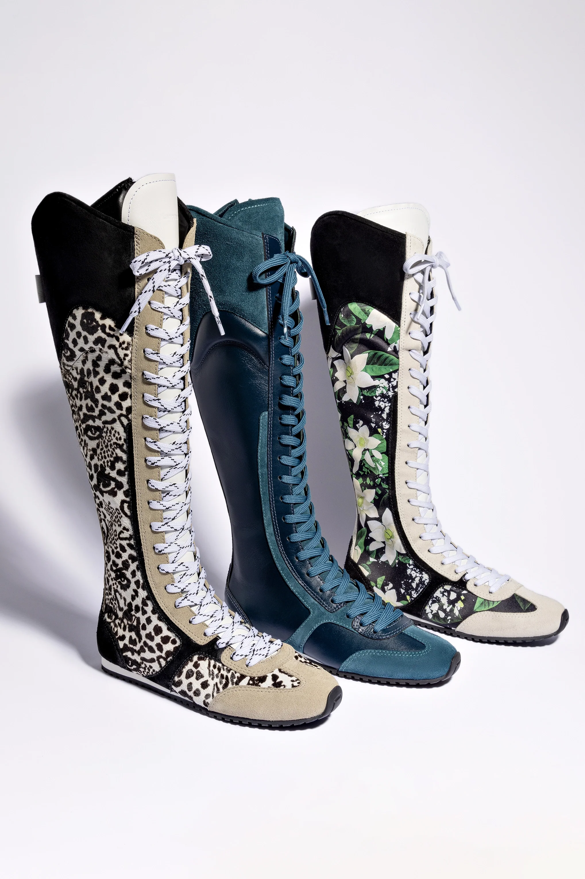 Larroudé x Jonathan Cohen: Bota Tênis Cano Alto Camurça Preto e Cetim Estampado Multicor - Image 6