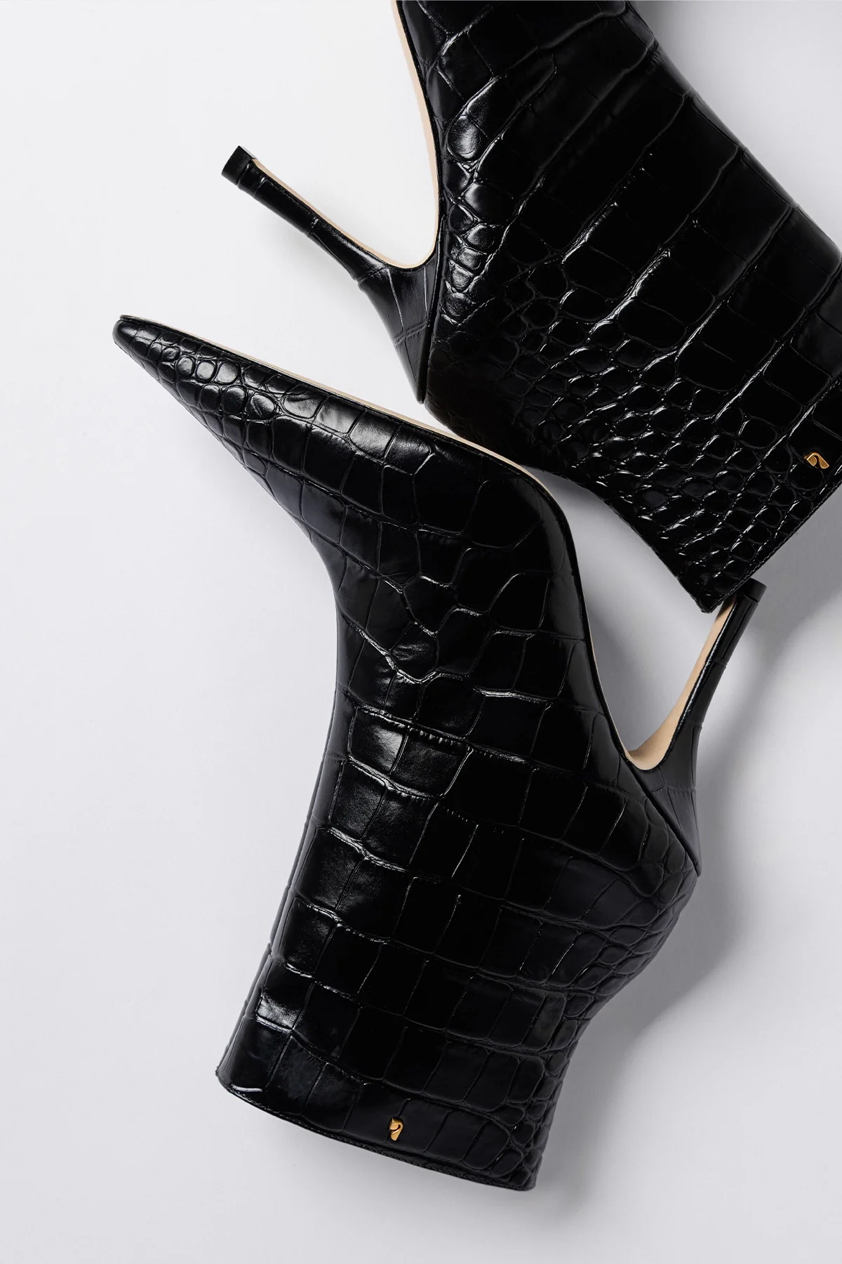 Bota Carine Mini Couro Croco Preto - Image 4