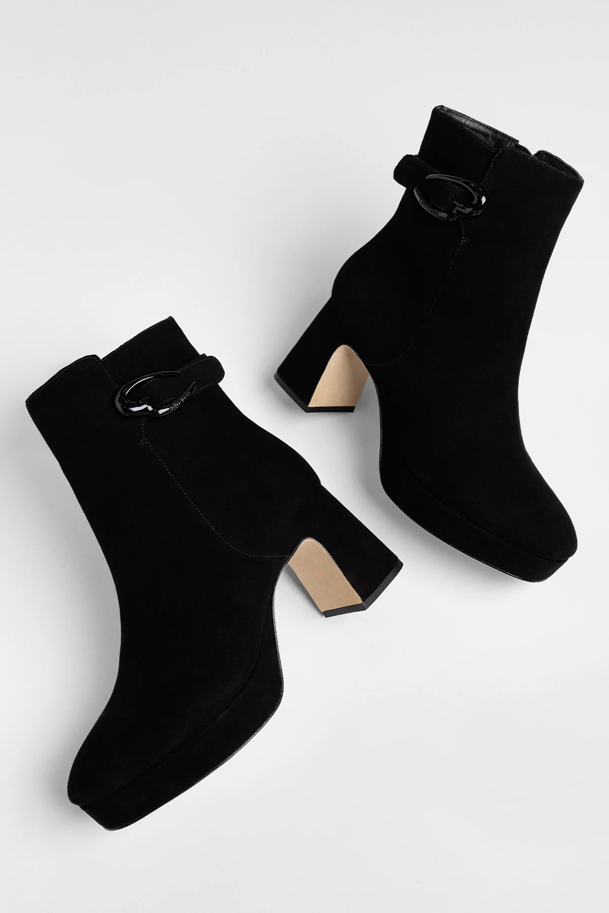 Bota Plataforma Dolly Verona Low Camurça Preto - Image 3