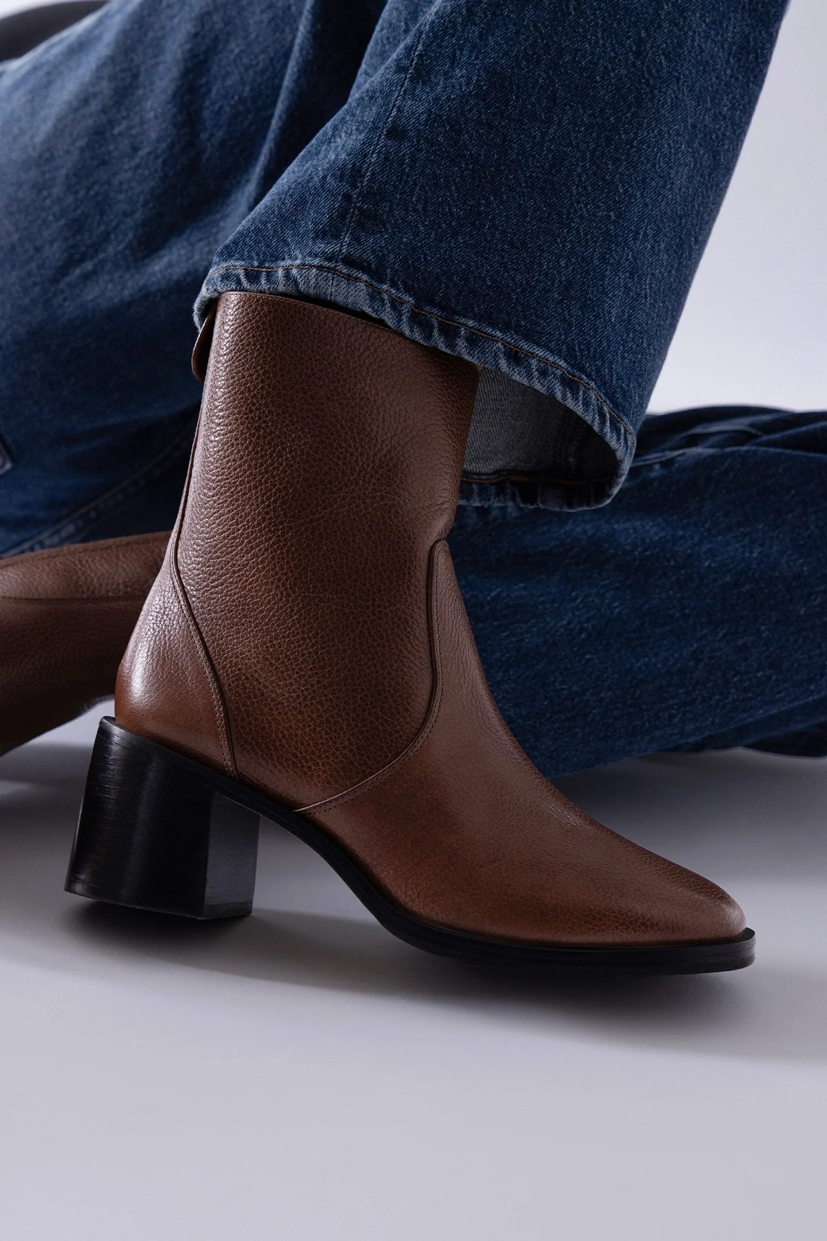 Bota Ricky Mini Couro Marrom - Image 2