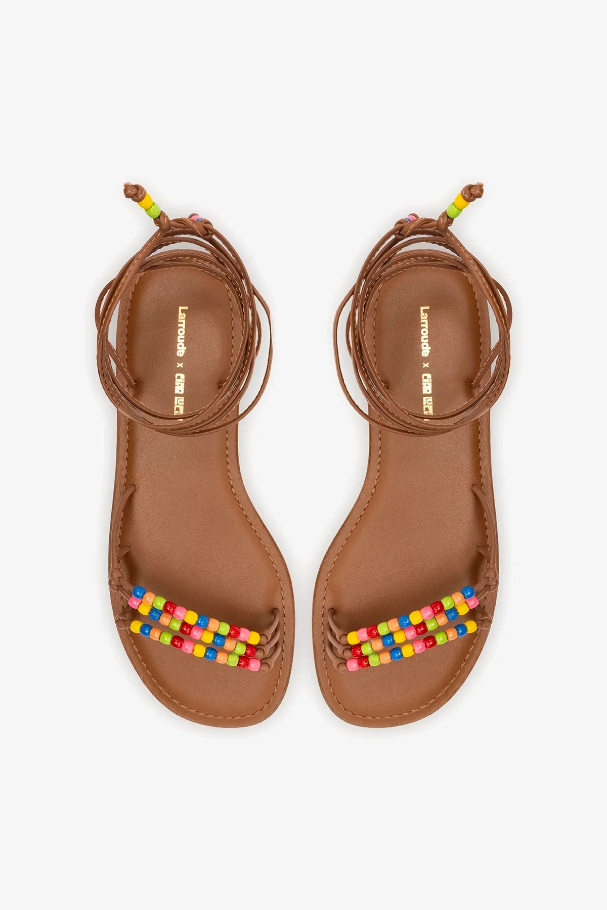 Larroudé x Ciao Lucia: Sandália Flat Susana Couro Caramelo - Image 6