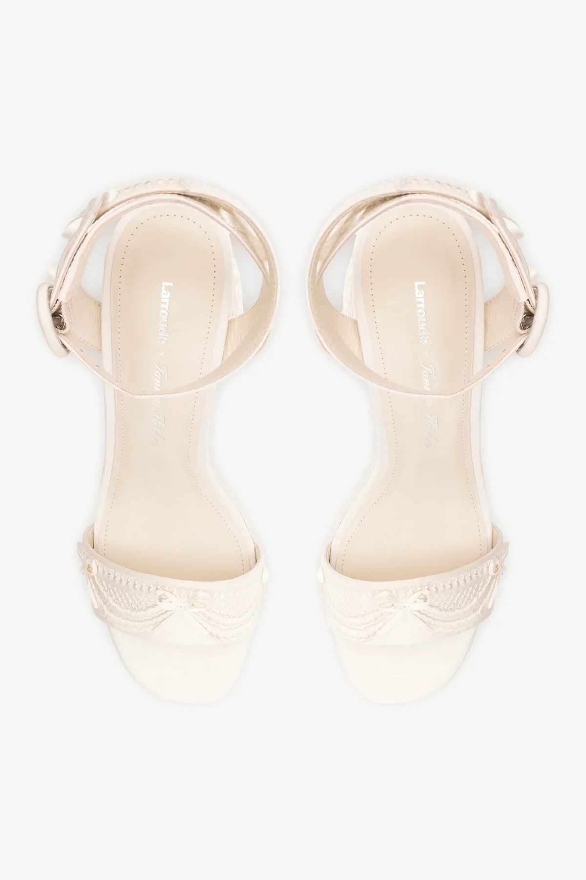 Larroudé x Tanner Fletcher: Sandália Dolly Cake&Lace Cetim Branco - Image 7