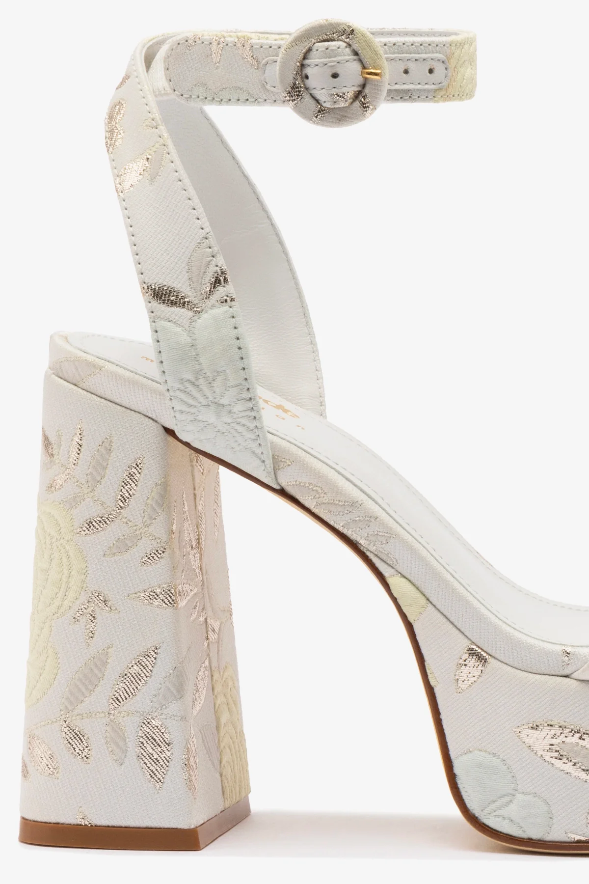 Larroudé x Markarian: Sandália Dolly Brocado Off White - Image 4