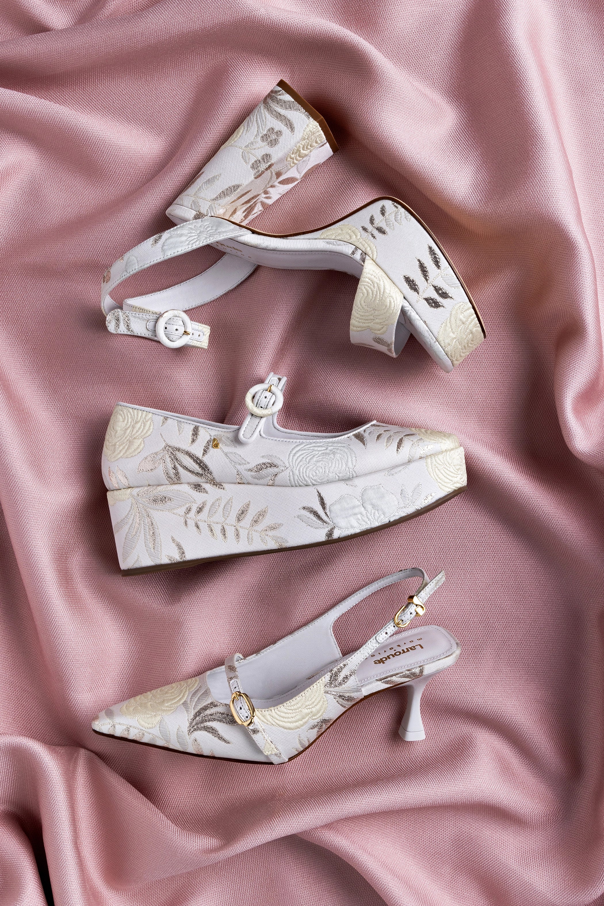 Larroudé x Markarian: Sandália Dolly Brocado Off White - Image 6